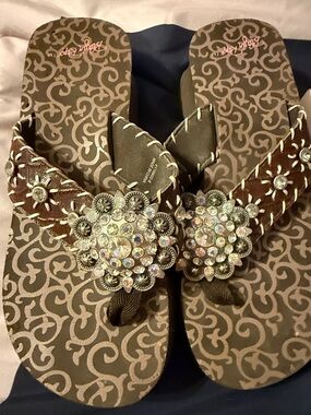 Blazin Roxx Brown Jeweled Floral Medallion Flip Flops